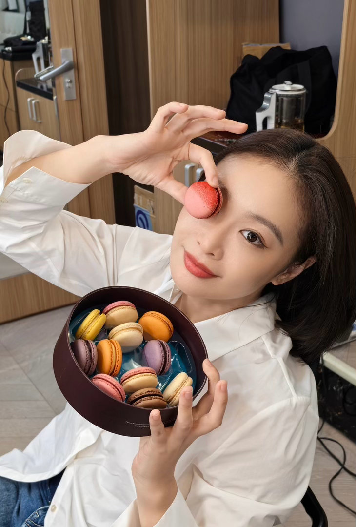 高叶的胃没有空窗期百厨大战 高叶的胃在节目里确实没停过！从开场到结束，她一直在认
