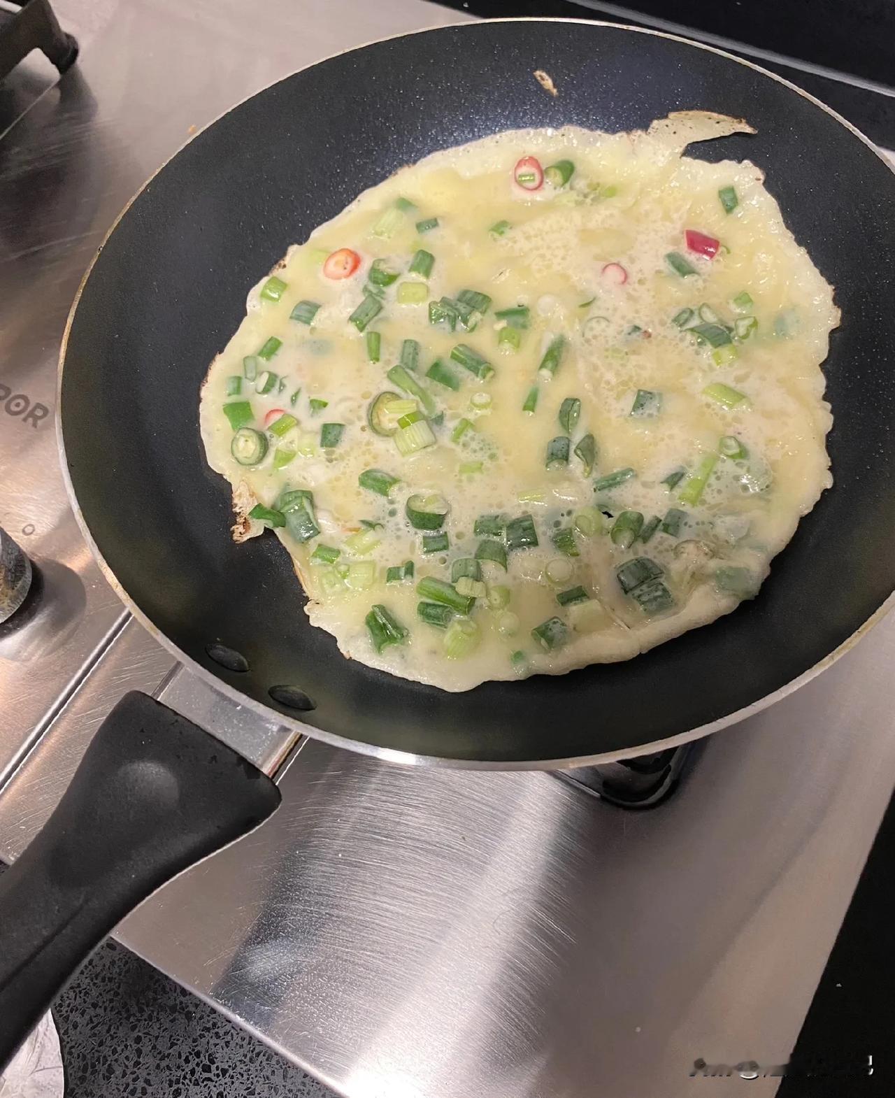 有没有发现爱做饭的人，就喜欢买各种各样的锅。家里的厨房除了锅多，还是锅多[呲牙]