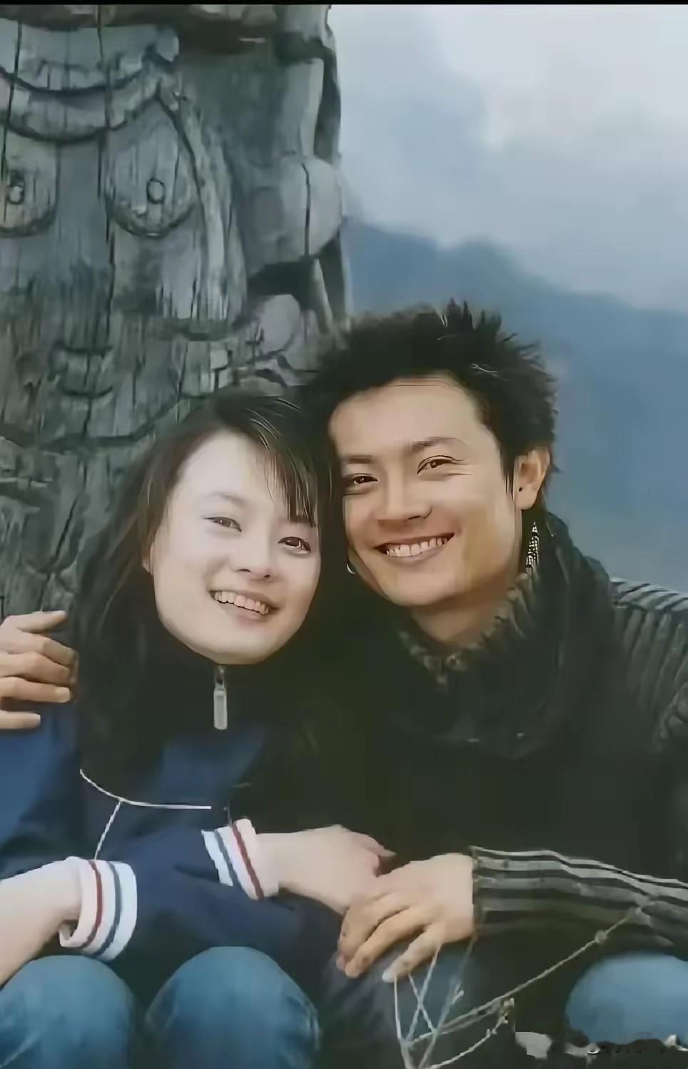 那时候的孙俪漂亮又清纯，
而且孙俪不像是在表演，
是一种发自内心的开心，
图片中