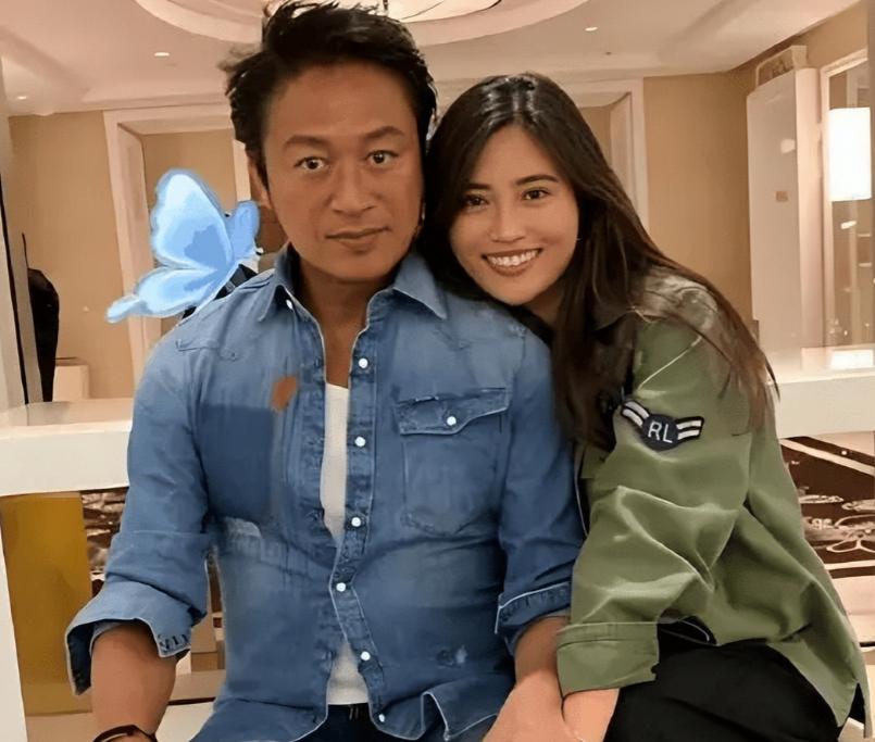 近期，64岁的马景涛陪同38岁女友吴婧回乡探亲见家长的画面，在网上引发了大范围热