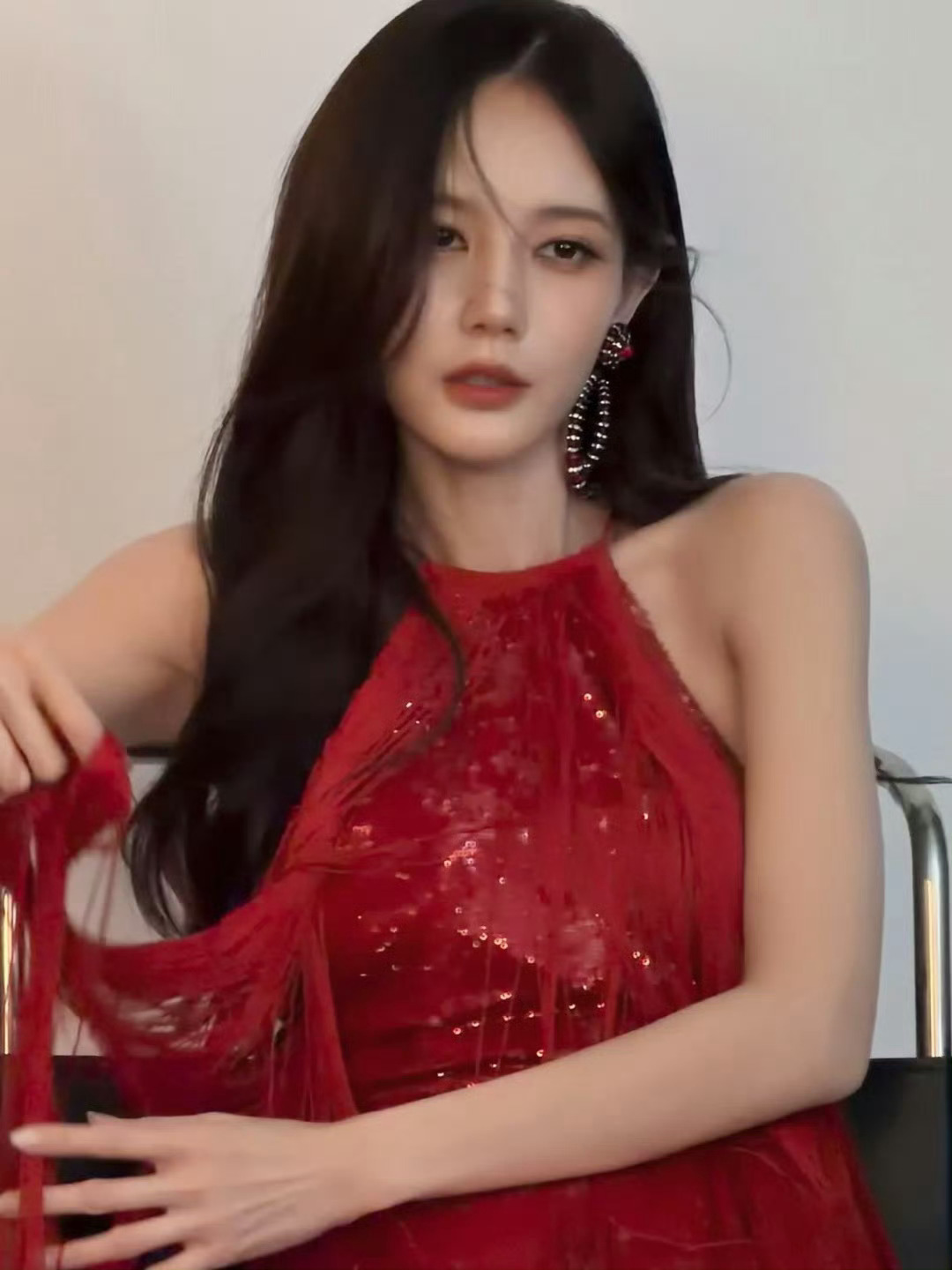 李一桐非常美新年快乐呀~注意身体哦！谢谢你新年的红包～ 