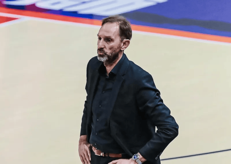 法莱卡斯：我们现在有很多年轻球员，他们在场上是要交学费