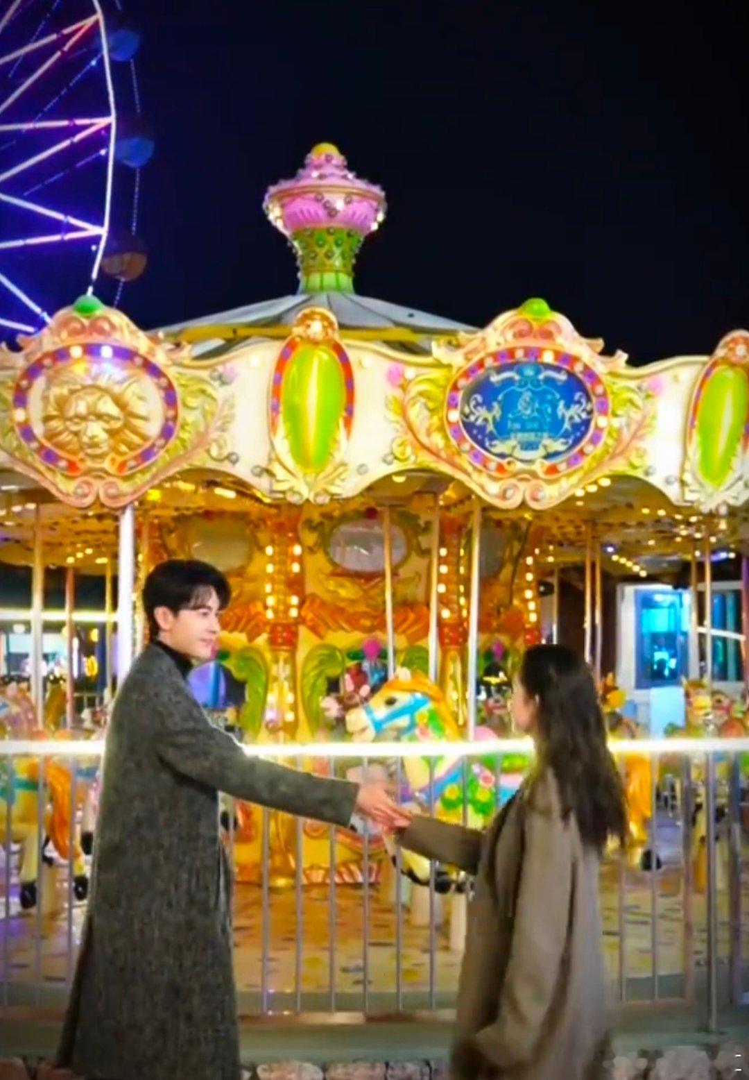 王姐被九日抱起来怎么就那么一小坨 小头小脸+纤细骨架，被九日一抱，娇小感直接封神