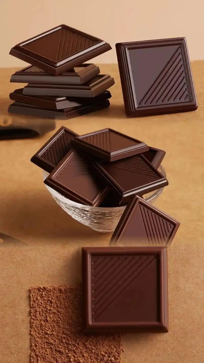 「黑巧克力助抗老化！」生物年龄更显年轻。研究表明，黑巧克力中的可可多酚、黄烷醇等