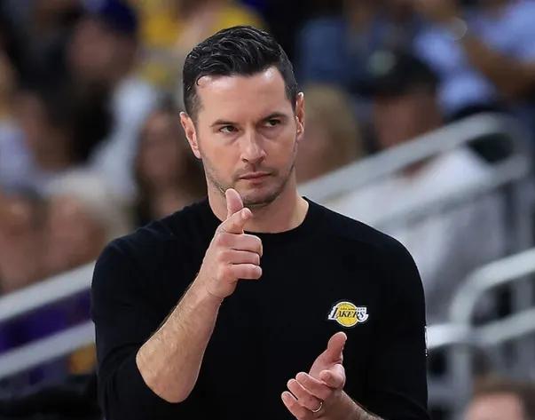 湖人110-119不敌雷霆，主教练雷迪克又甩锅了。
雷迪克总结了球队输球的原因，