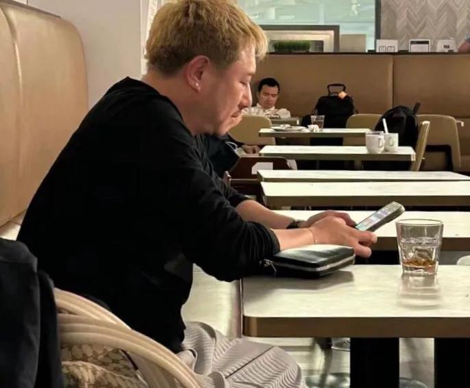 陈键锋也成为油腻老头了，曾经TVB的“美男小生”也逃不过发福的命运！