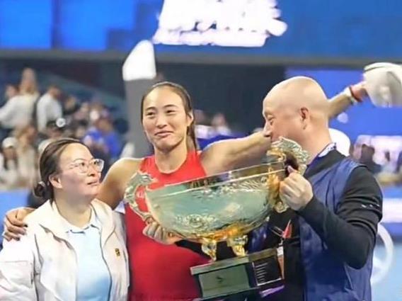 中网冠军郑钦文无缘年终总决赛！

万众瞩目的2026年女子网球年终总决赛名单终于