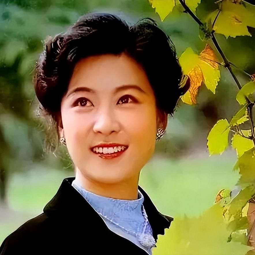青年演员王骁，是著名演员王馥荔的儿子，他的爸爸王群，也是一名文工团演员，与王馥荔
