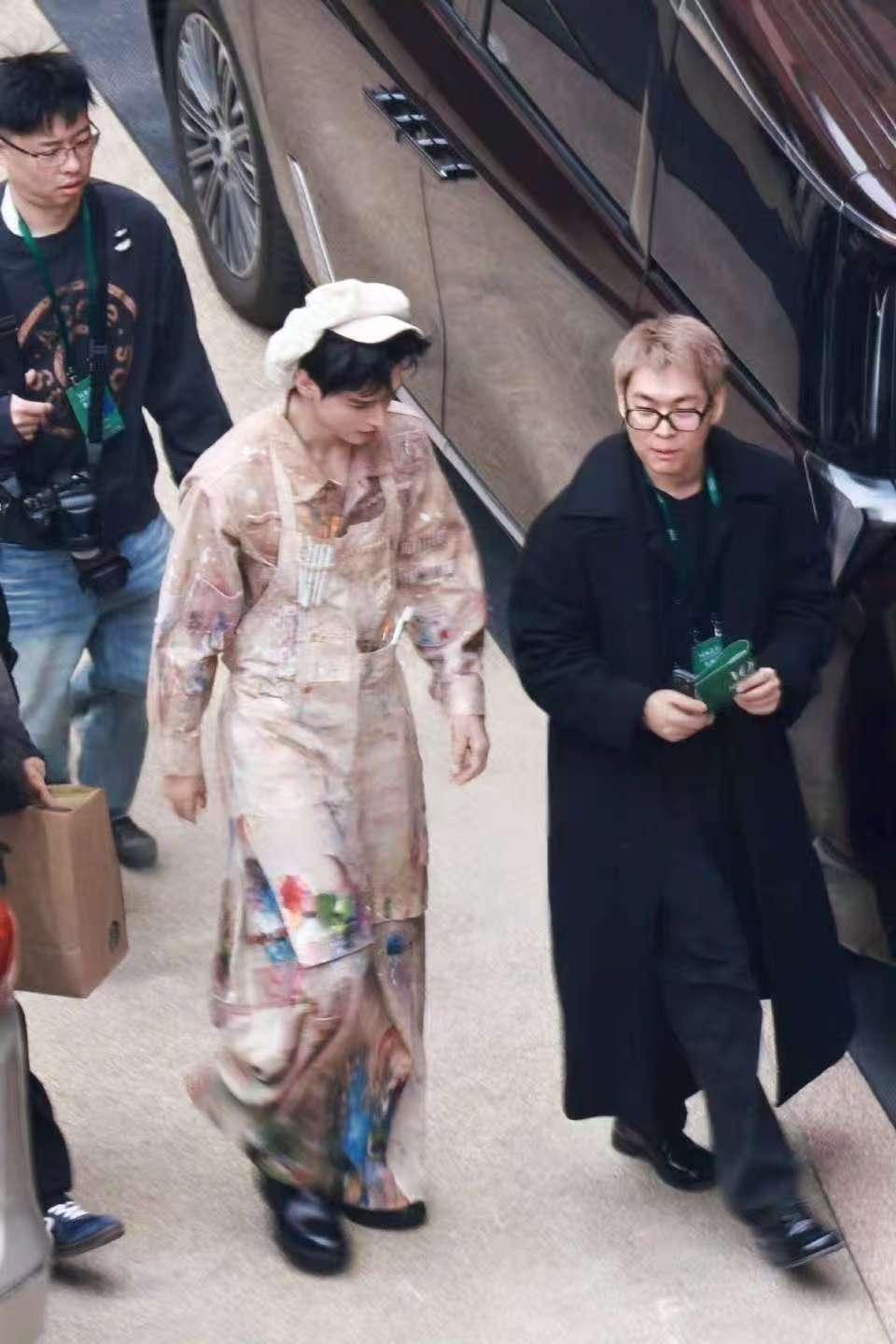 龚俊画家造型龚俊VOGUE盛典妆造龚俊VOGUE盛典妆造，画家造型，[阴险][阴