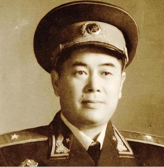1985年福州军区被撤，司令员江拥辉远赴北京开会，却发现自己并无新任命，回到福建