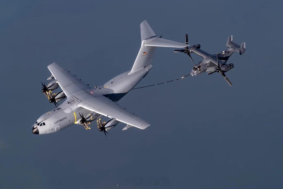 烽火问鼎计划 德国空军的A-400M加油机给美国空军的CV-22B进行加油CV-