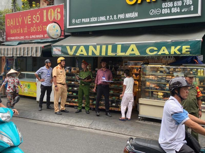 越南胡志明市近期出动大批警务人员，严打违法占道活动