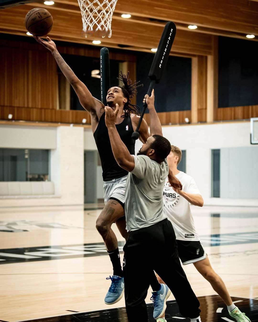 德文-瓦塞尔晒训练照⛹️超话创作官 ｜圣安东尼奥马刺 ​​​