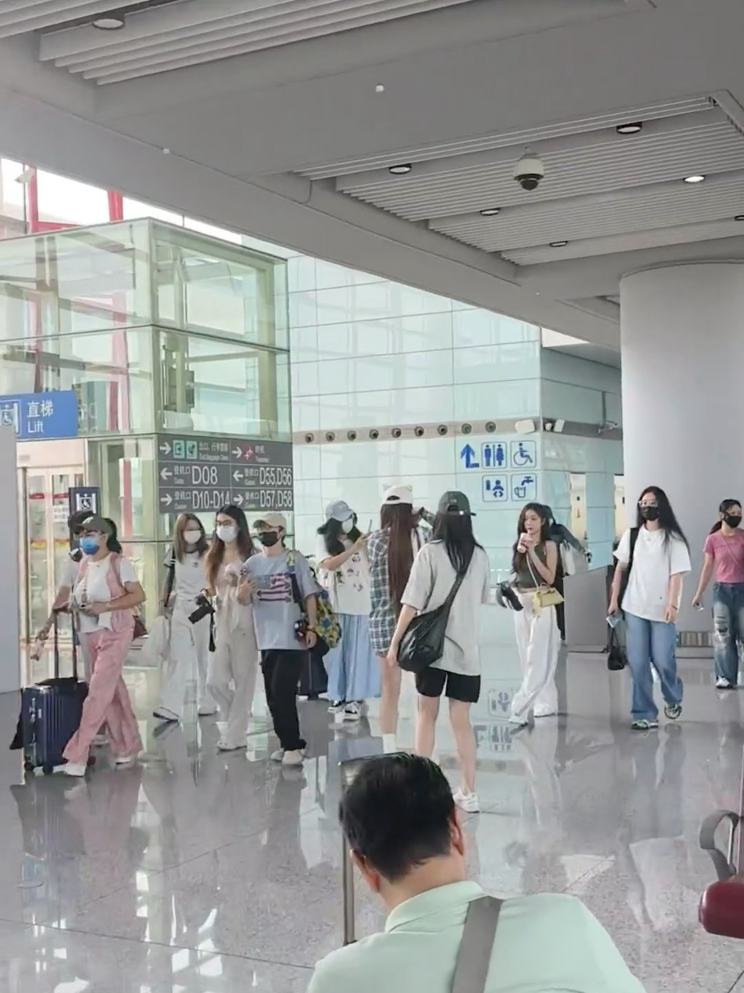 吴宣仪有戏wxy吴宣仪931演唱会广州站 今天出发路人偶遇的live图也好好看哟