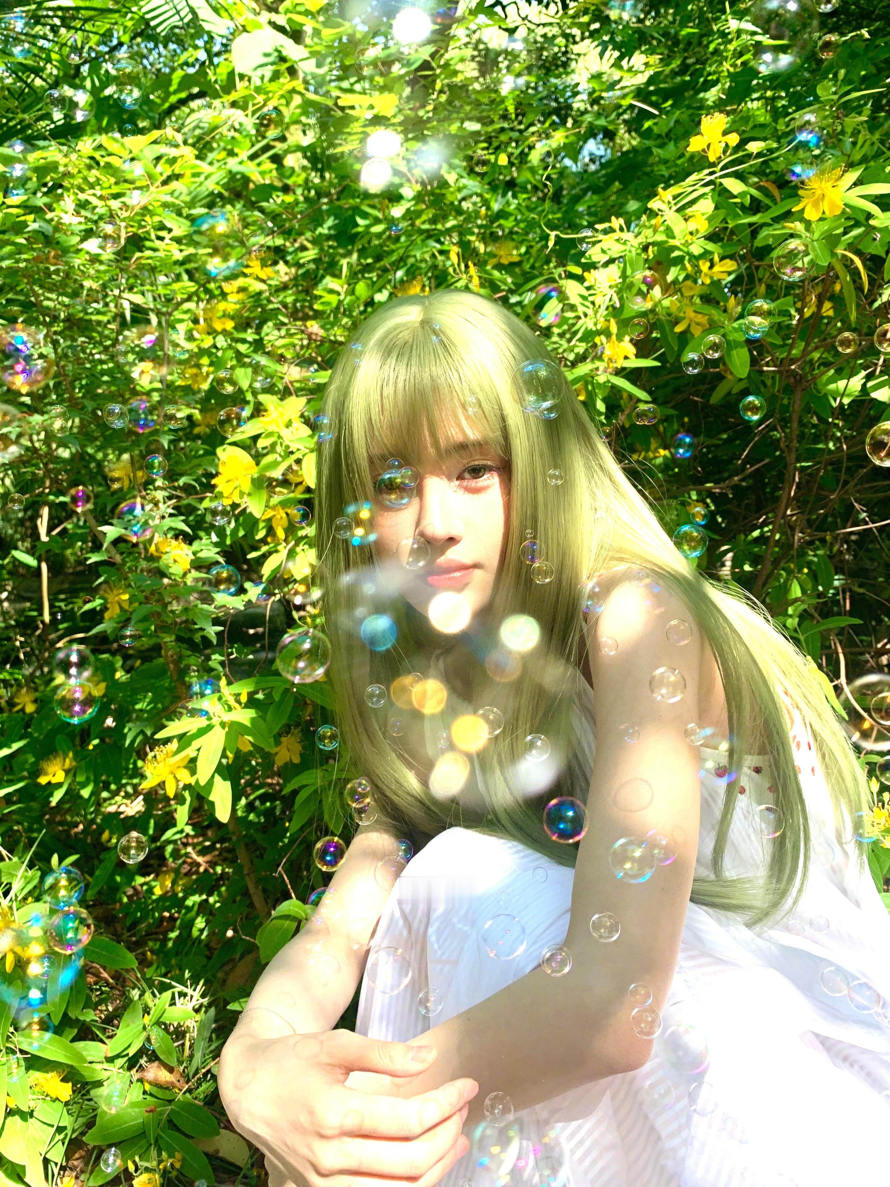 #鞠婧祎精灵仙女裙#☘️#鞠婧祎夏日泡泡照# 鞠婧祎今日份绿发泡泡照🈶好像夏日