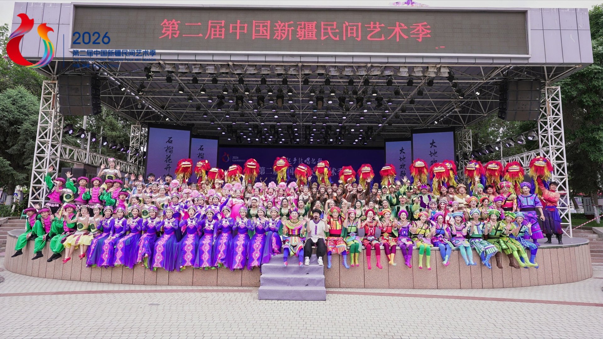 从舞台绽放至全城热议，第二届中国新疆民间艺术季活动让越来越多人爱上民间艺术，让文