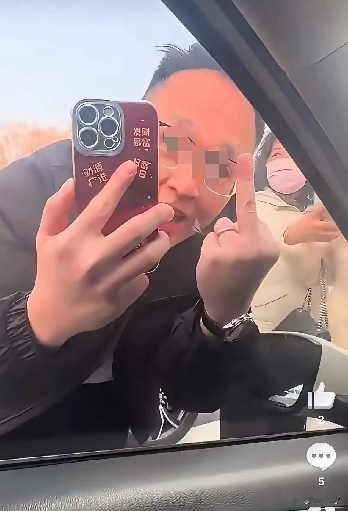 河北这一家人火了！马路上发生车辆刮蹭是很常见的事，可这一家却让人大开了眼界！
