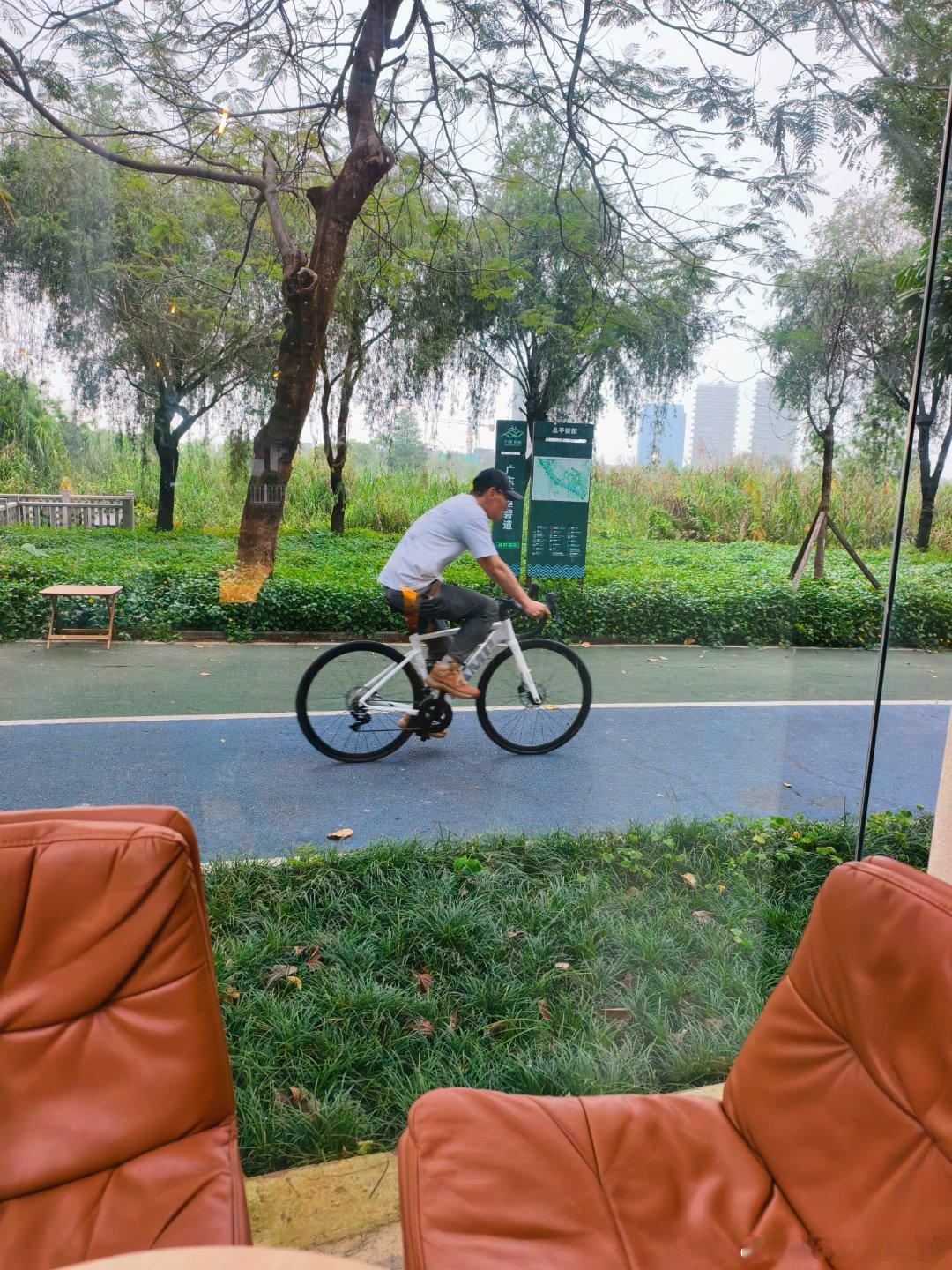 大湾区骑行 周末，各有所乐，發cafe 