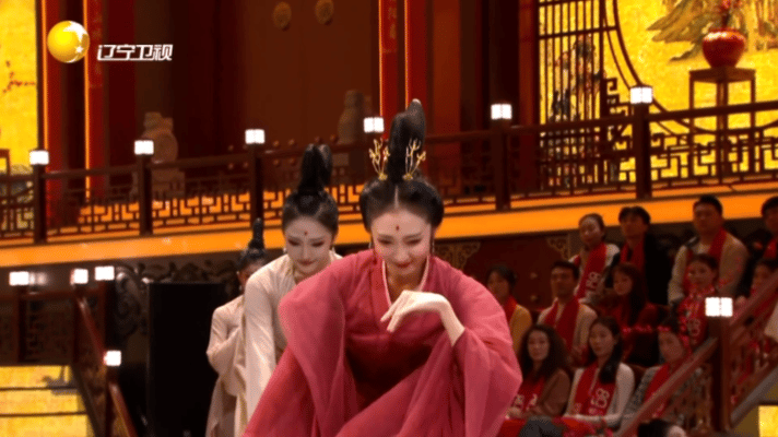 辽宁春晚把洛神赋图搬上了舞台辽宁春晚把《洛神赋图》搬上了舞台，经典名画走进现实了