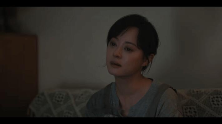 孙俪新剧一脸蛋糕哭到抽搐谁懂孙俪《原地逃离》这段哭戏，满脸蛋糕崩溃落泪，情绪循序