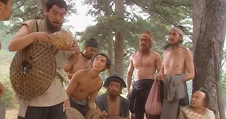 《水浒传》白胜出卖了晁盖，为什么晁盖还要去救这个叛徒？