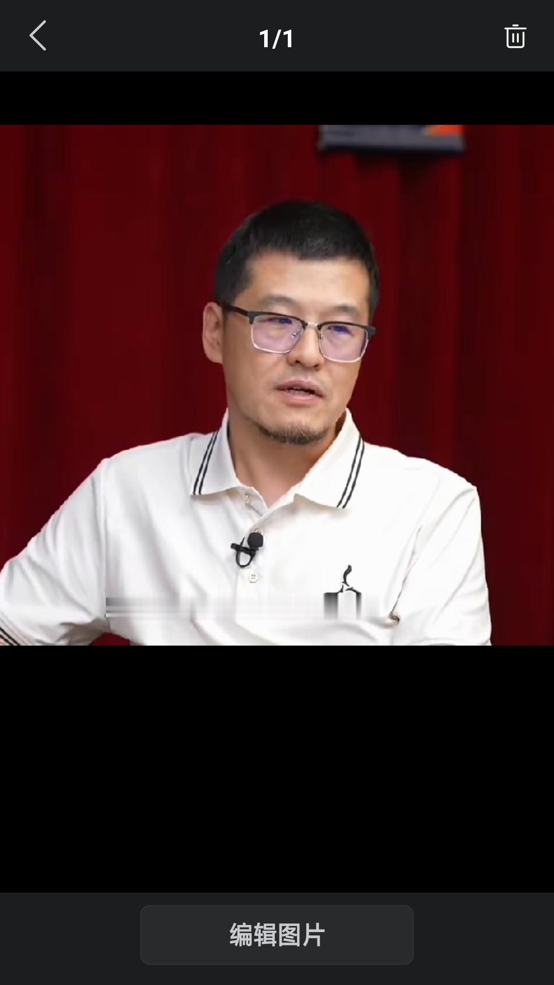 【昨天国内知名媒体人杨毅在直播间与球迷互动时直言，现在很多球迷都会拿中国男篮和中