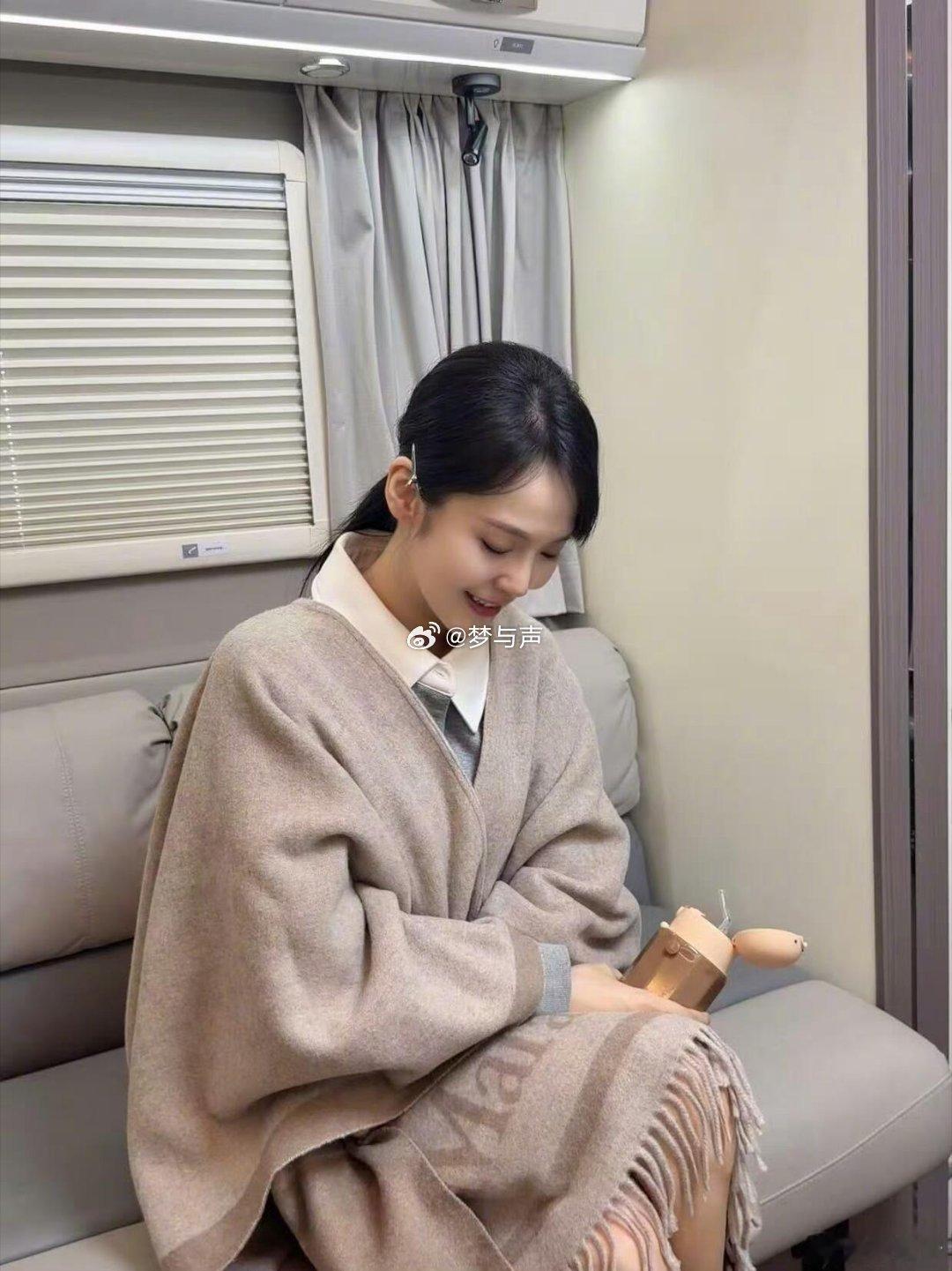 张佳宁还是这么擅长校园暗恋 张丽慧身上两种反差感太迷人，心怀理想的法学生，同时拥