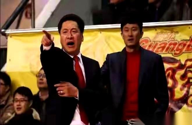 刷到一个帖子，问要是李春江回来带广东，杜锋走，我们球迷能不能接受。
我跟你说，看