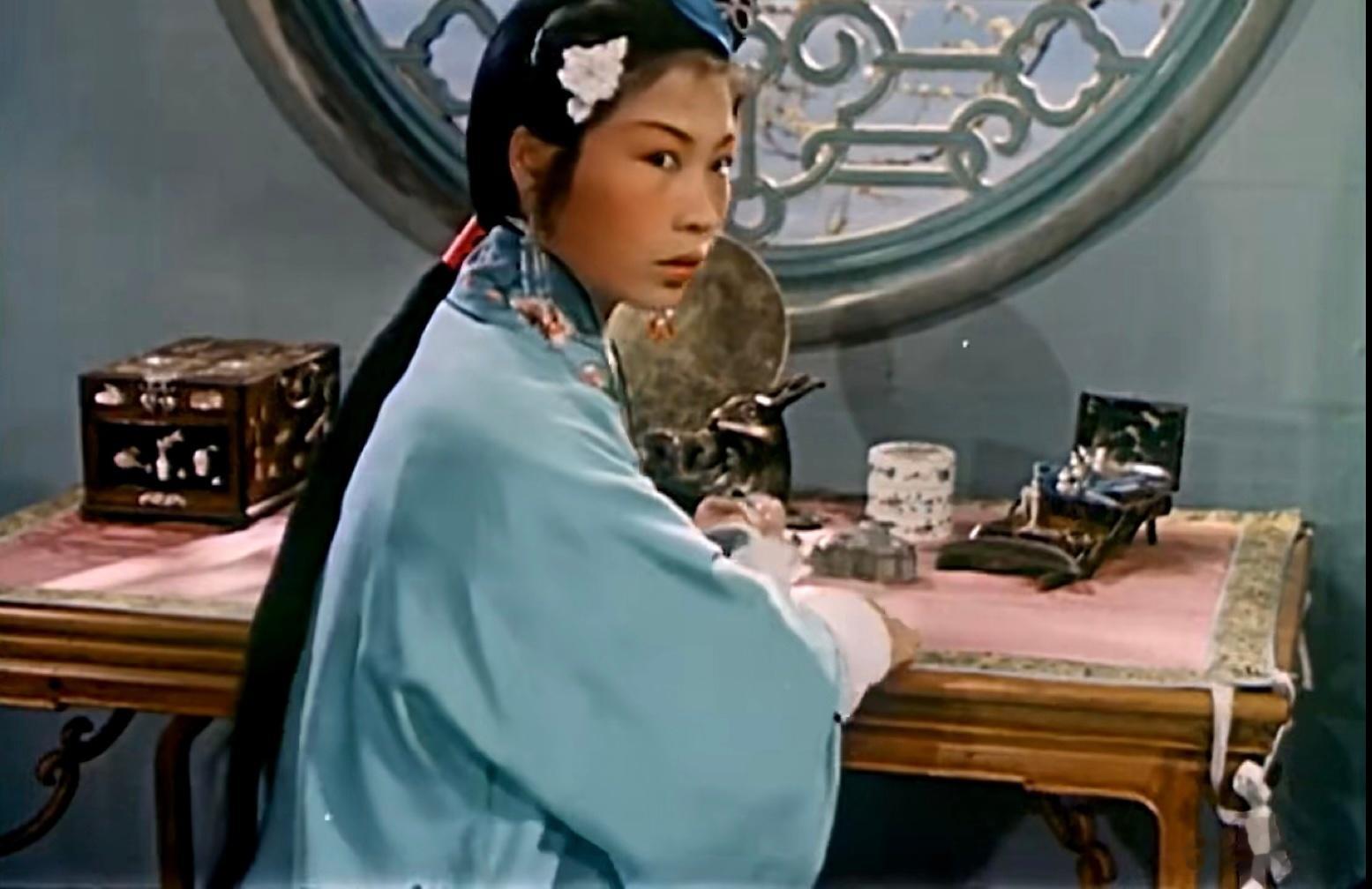 明清爆款动物形镜架图一女主妆台上摆的是玉兔朝元今天拍了两件犀牛望月镜架 ​​​