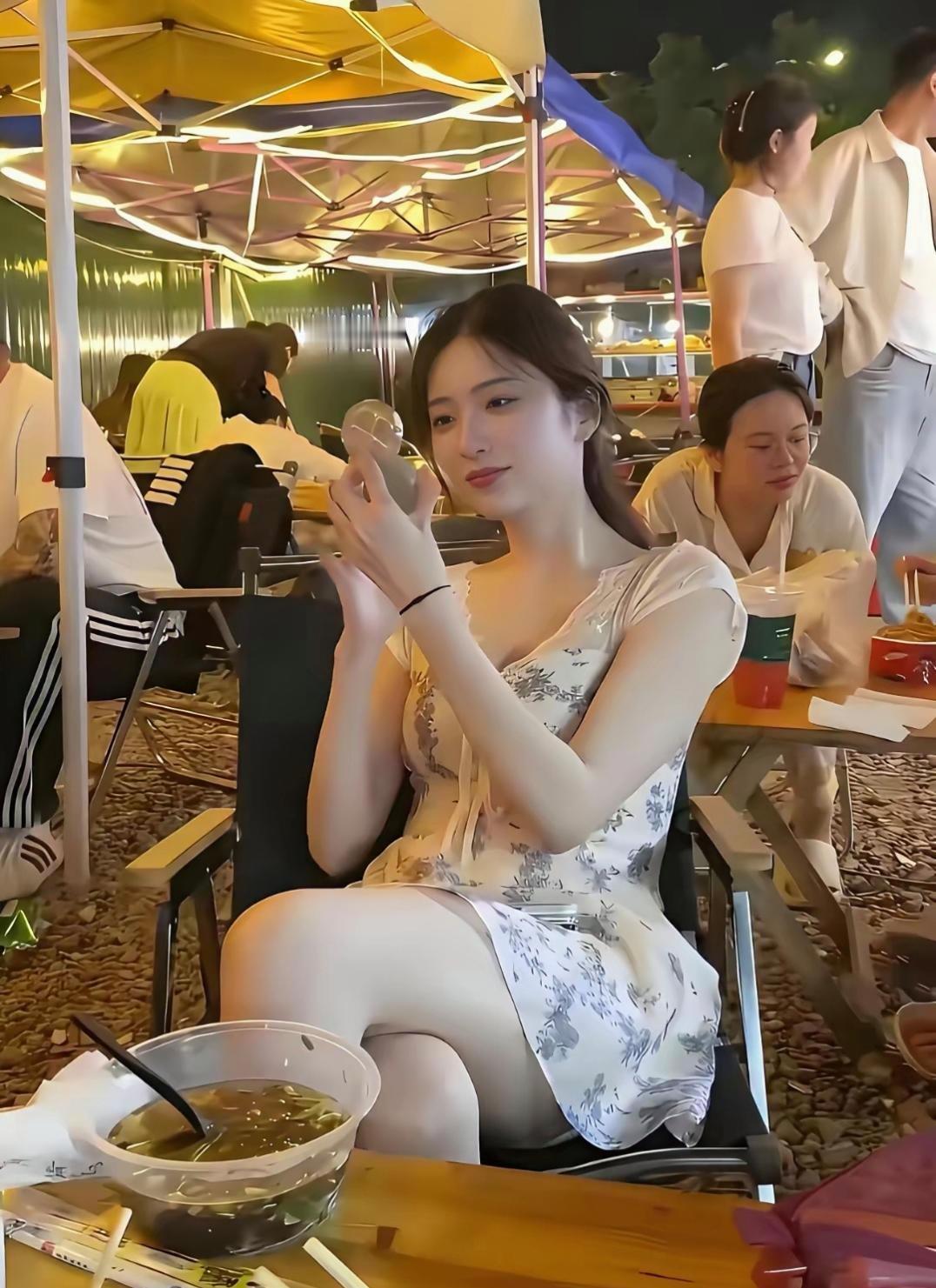 有一个金句：在金钱面前，女人一文不值；在权力面前，金钱一文不值。这句话有道理吗？