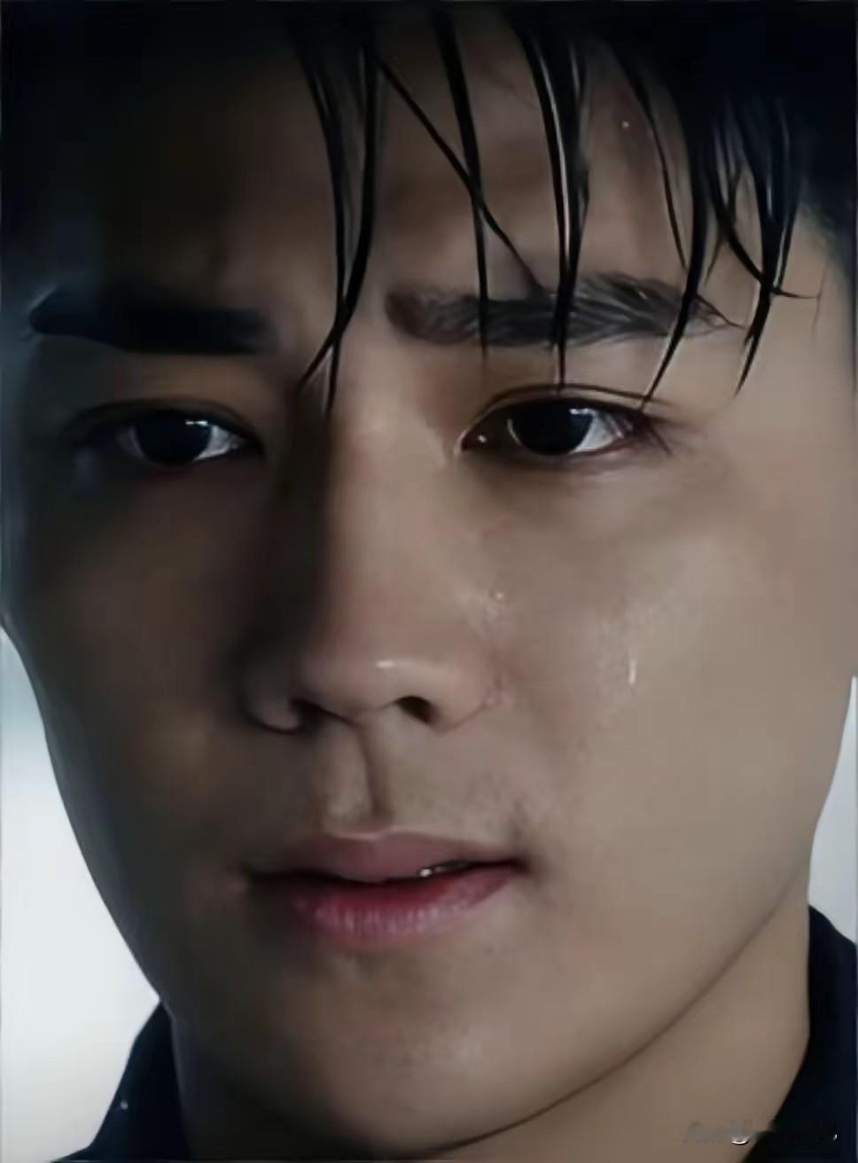 许何可能永远没办法原谅许亚军了，

不是因为许亚军没参加追悼会，也不是许何一个人