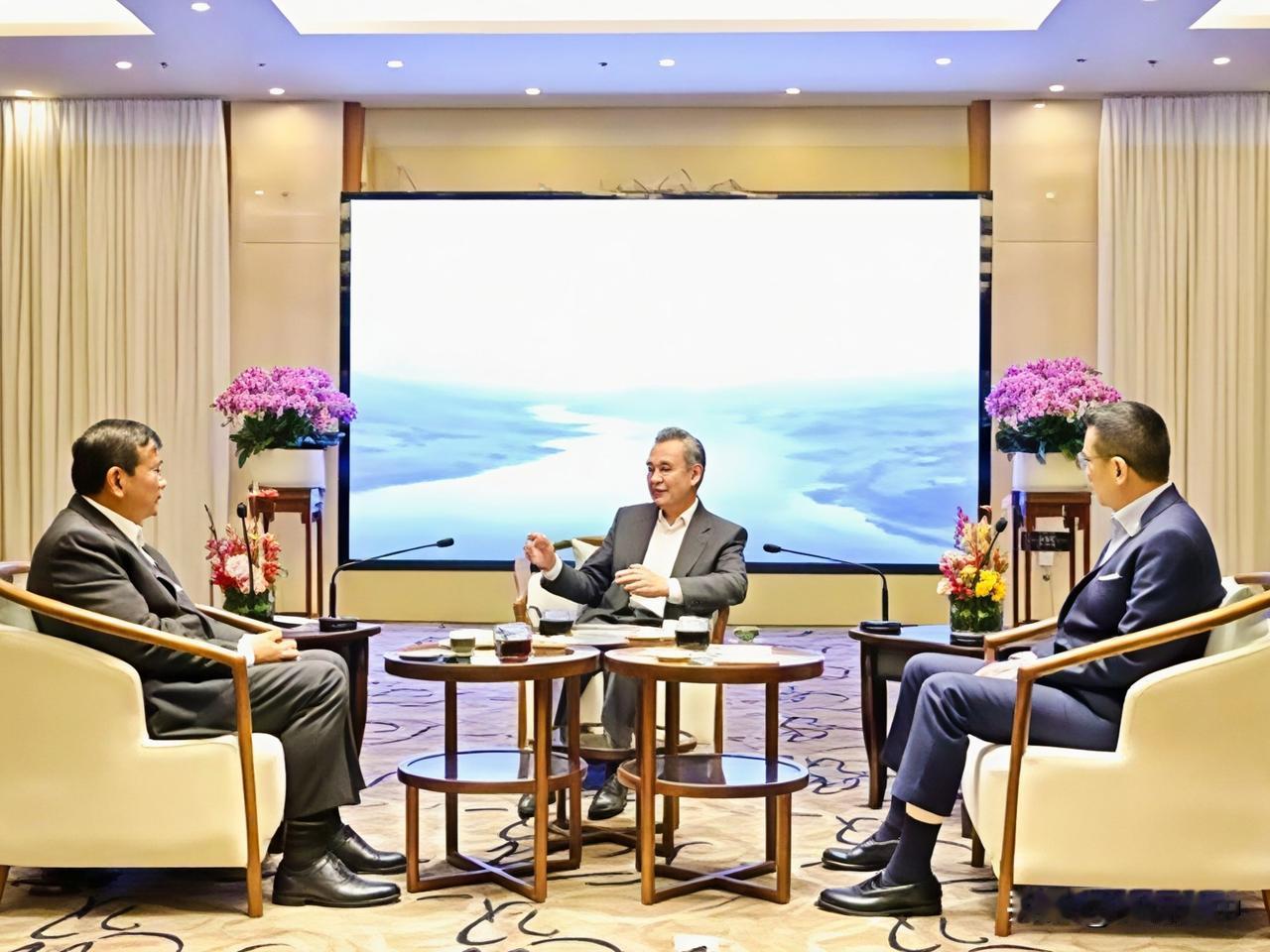 泰柬分别致电王毅，欢迎中方居中调停；泰柬冲突迎来和平曙光，特朗普又要郁闷了

根