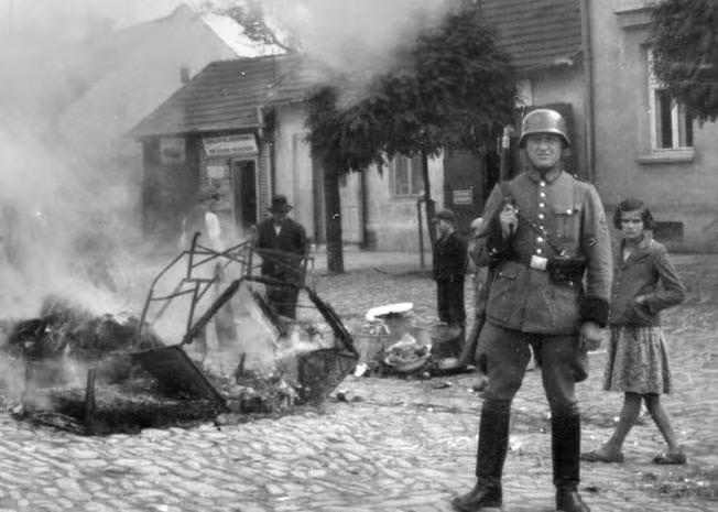 这是1944年德军哪个占领区反抗军发动的起义？

此时，西线盟军已在诺曼底登陆，