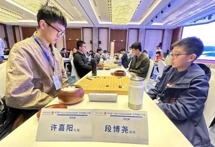 段博尧时隔四月升三段
洛阳百段之城又添一段



段博尧2009年出生于河南洛阳