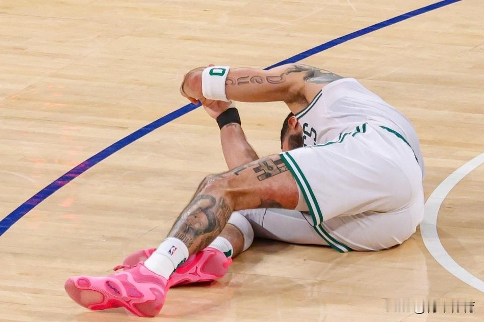 战神塔图姆强势复出，砍下25分11篮板7助攻，率凯尔特人狂胜76人。
2026年