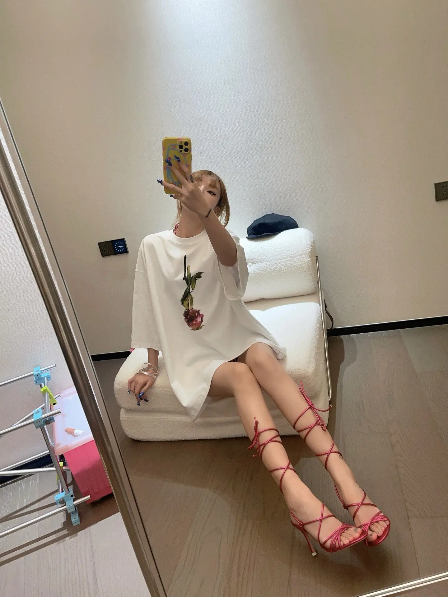 它再也不是一件冰冷镜头下的漂亮衣服