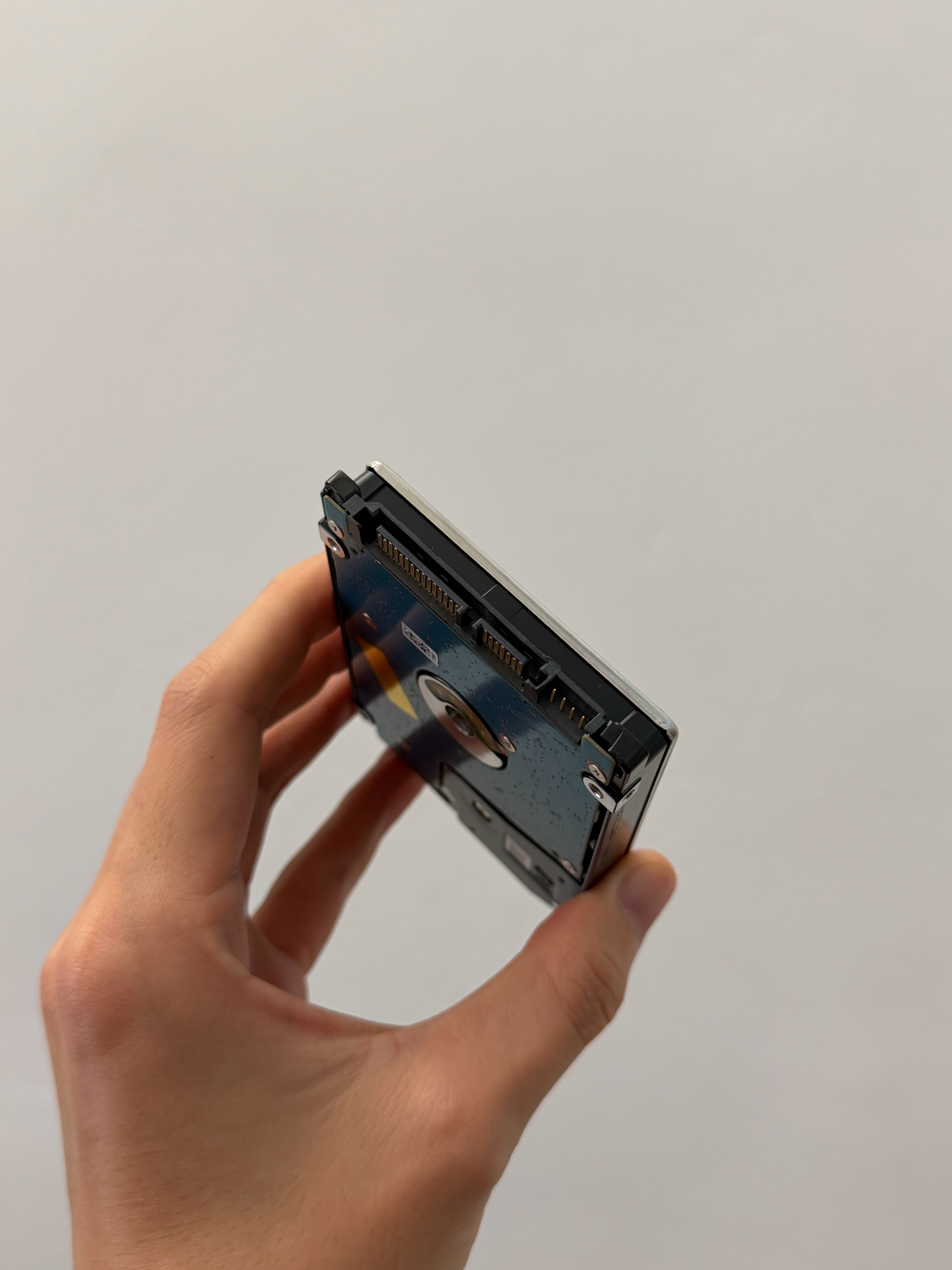 来吧兄弟们，4TB机械硬盘，点赞里抽接口从MicroUSB改回了常规的SATA 