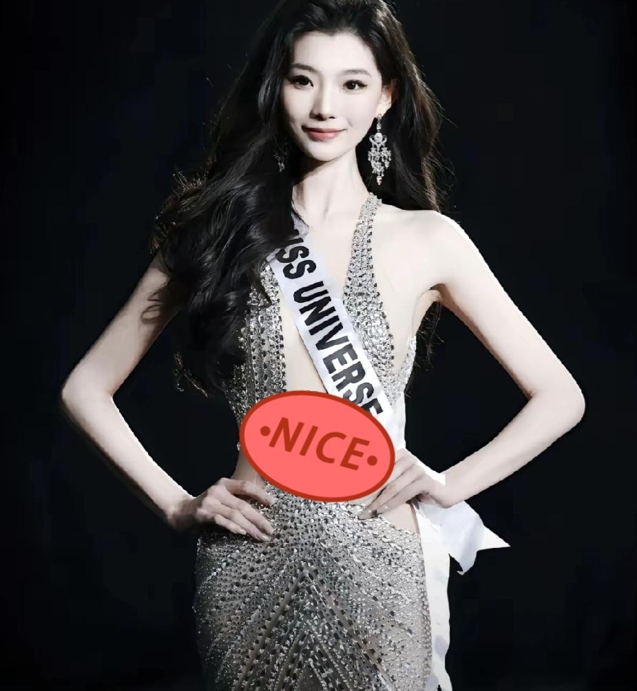 原以为赵娜拿下环球小姐总冠军够惊艳了，

没想到这山东姑娘的履历比皇冠还亮眼——