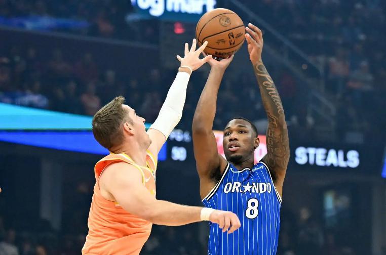 魔术人手不足，一些名气较大的老将在场上的效果并不理想，所以他们才不得不让几天前才