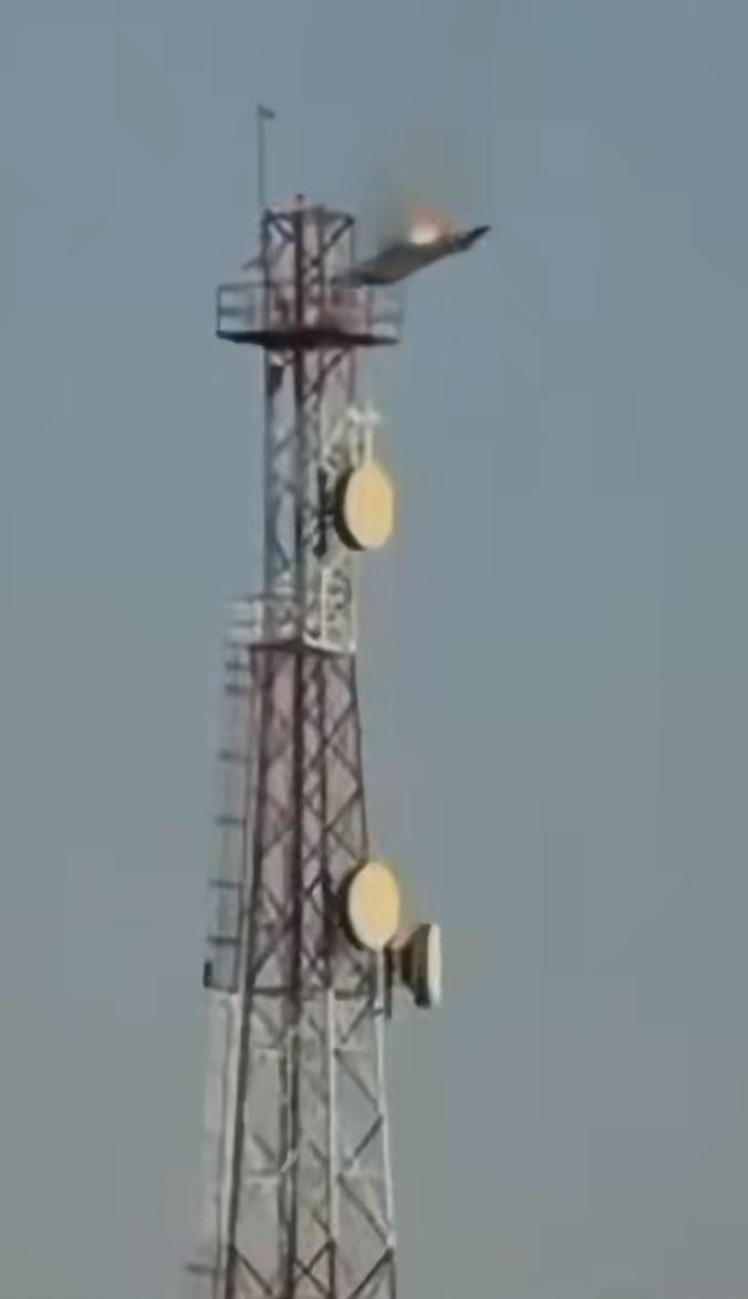 据《华尔街日报》报道，3月2日坠毁在科威特的三架美军F-15E战斗机，并非由于机