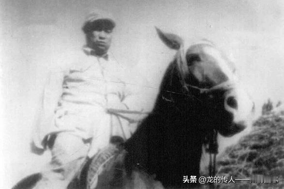 1949年8月贺炳炎在进军青海的途中