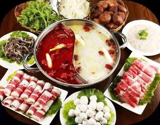 今天混了一顿保险公司的火锅。[捂脸]

保险公司业务员几天前就联系我，保险公司要