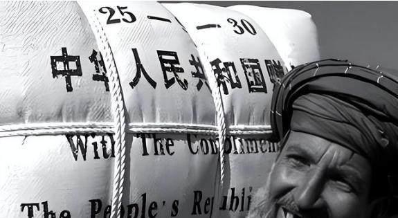 苏联解体后，有个欧洲小国突然把中国当年援助的167架战机，按废铁价8572美元一