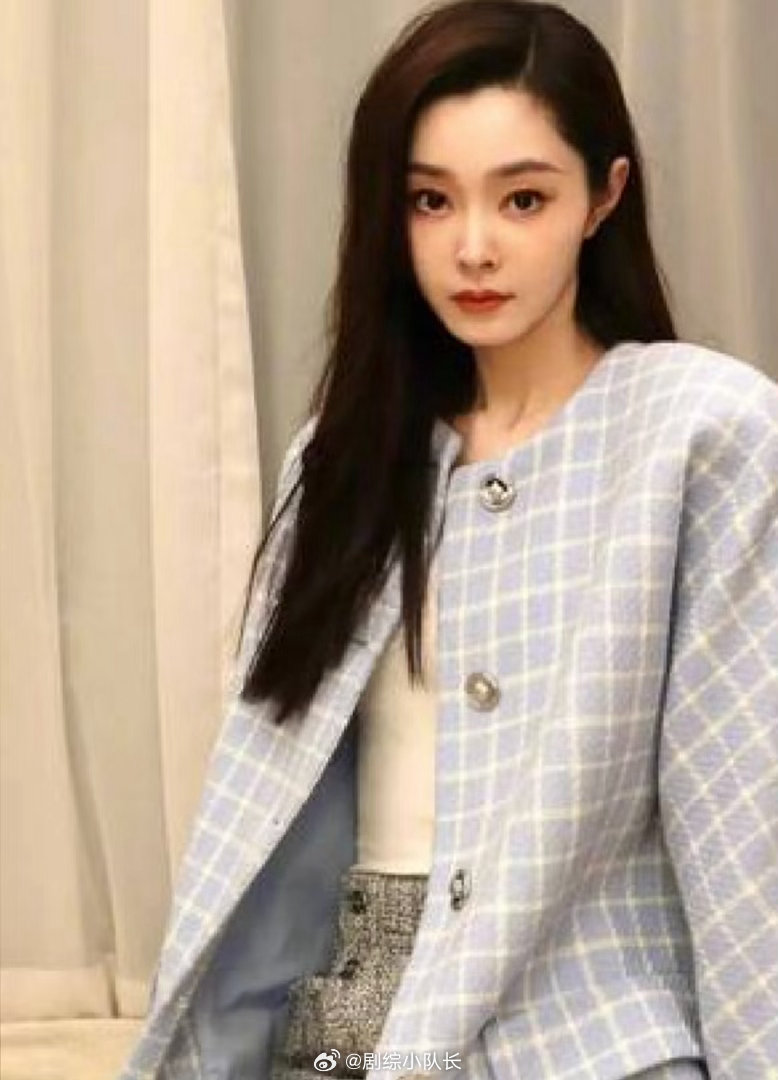 宋轶万茜双女主剧本我先写 万茜和宋轶的同框，属于“看一眼就想给她们写剧本”的程度