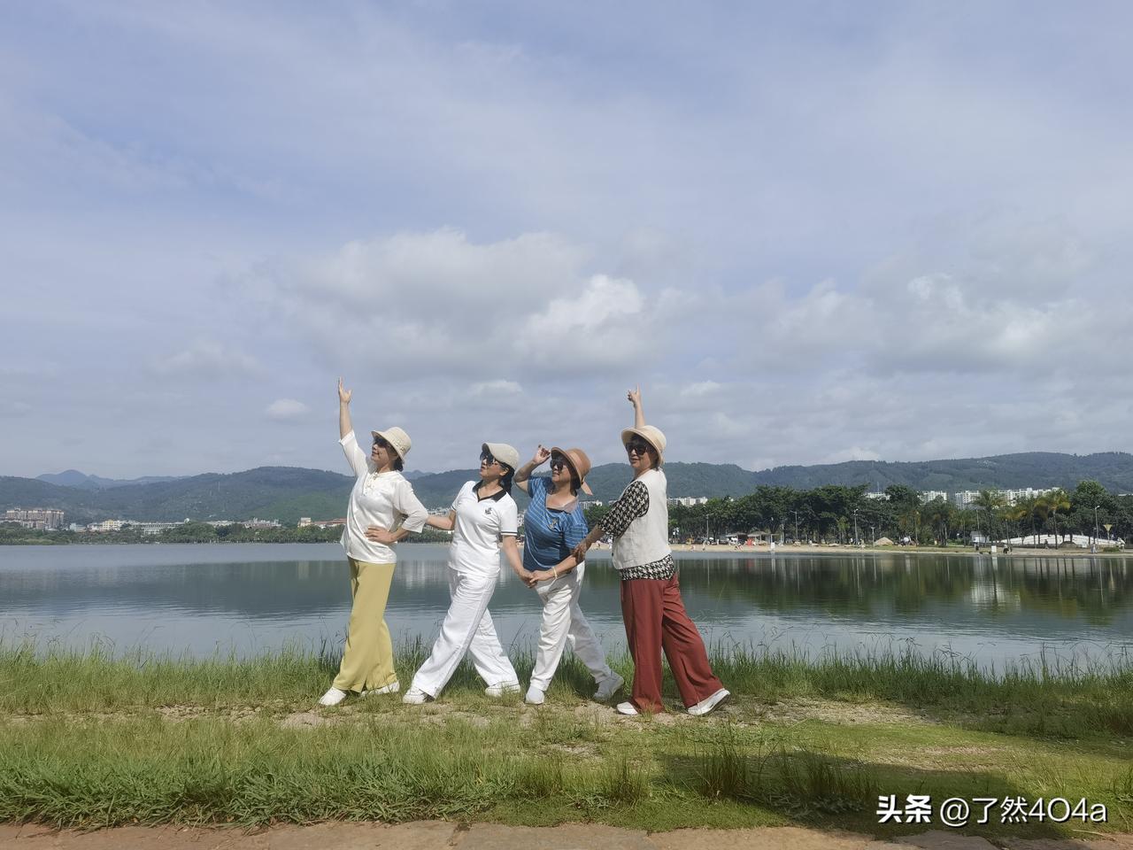 时常回望，总怀念那段热烈纯粹的青春时光。那时我们怀揣满腔热忱，不惧前路未知，和同