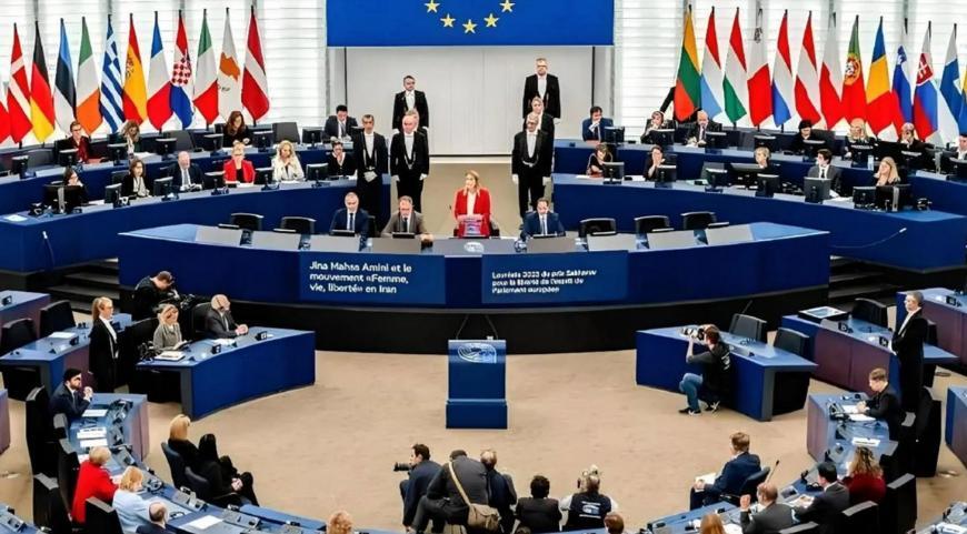 怂了！欧洲终究没敢动俄罗斯的钱

12月19日凌晨，布鲁塞尔的欧盟峰会会场终于透