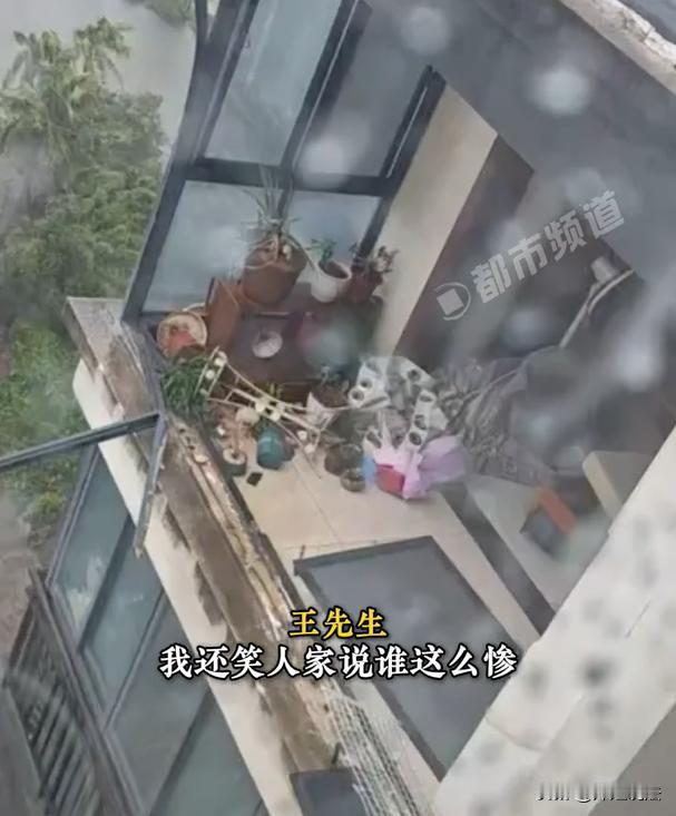 海南，一位男子出远门，家里起大风。当时自家小区内，有一位业主拍摄了一个视频，只见
