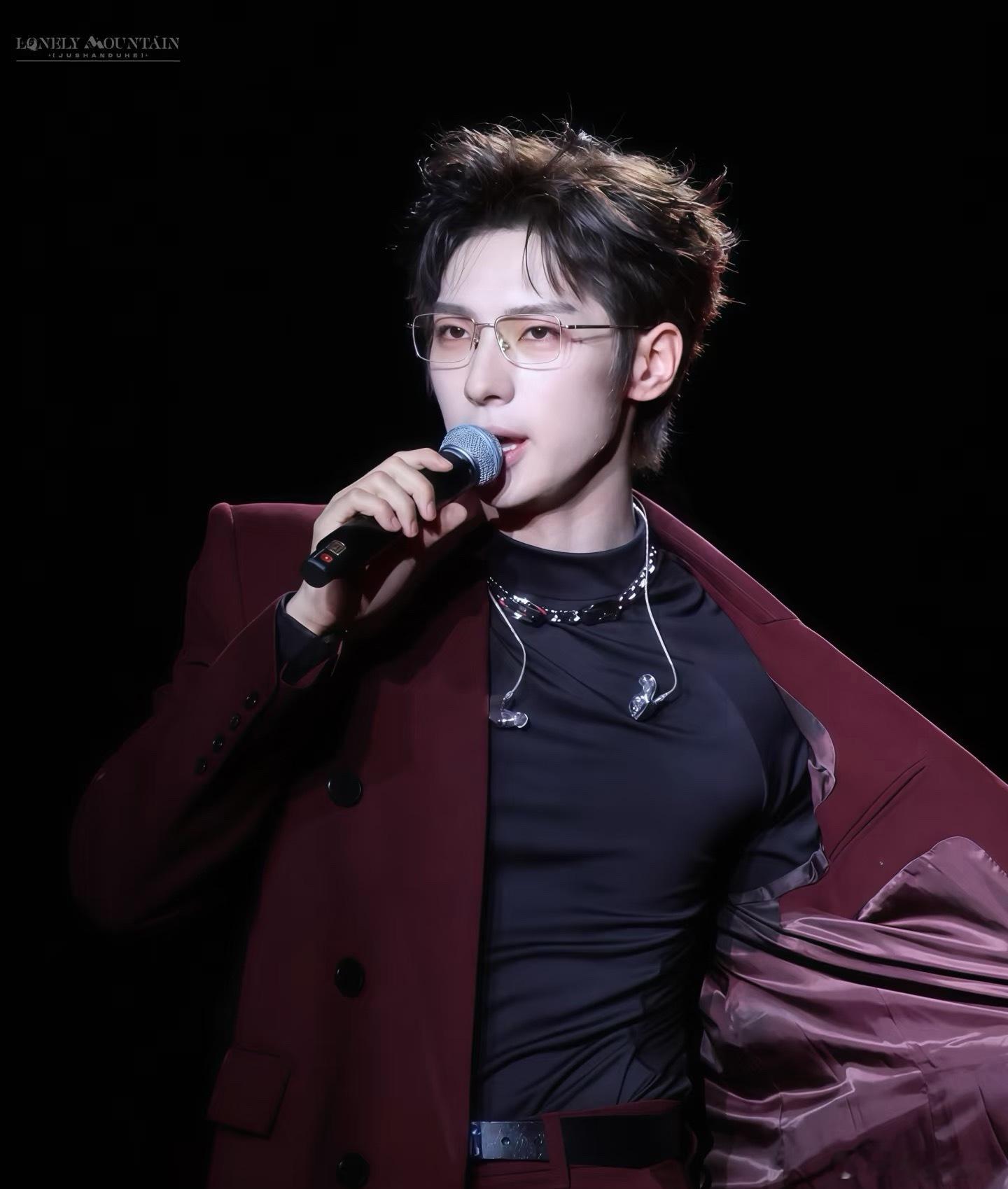 颜安不抽象还是很帅的！ 