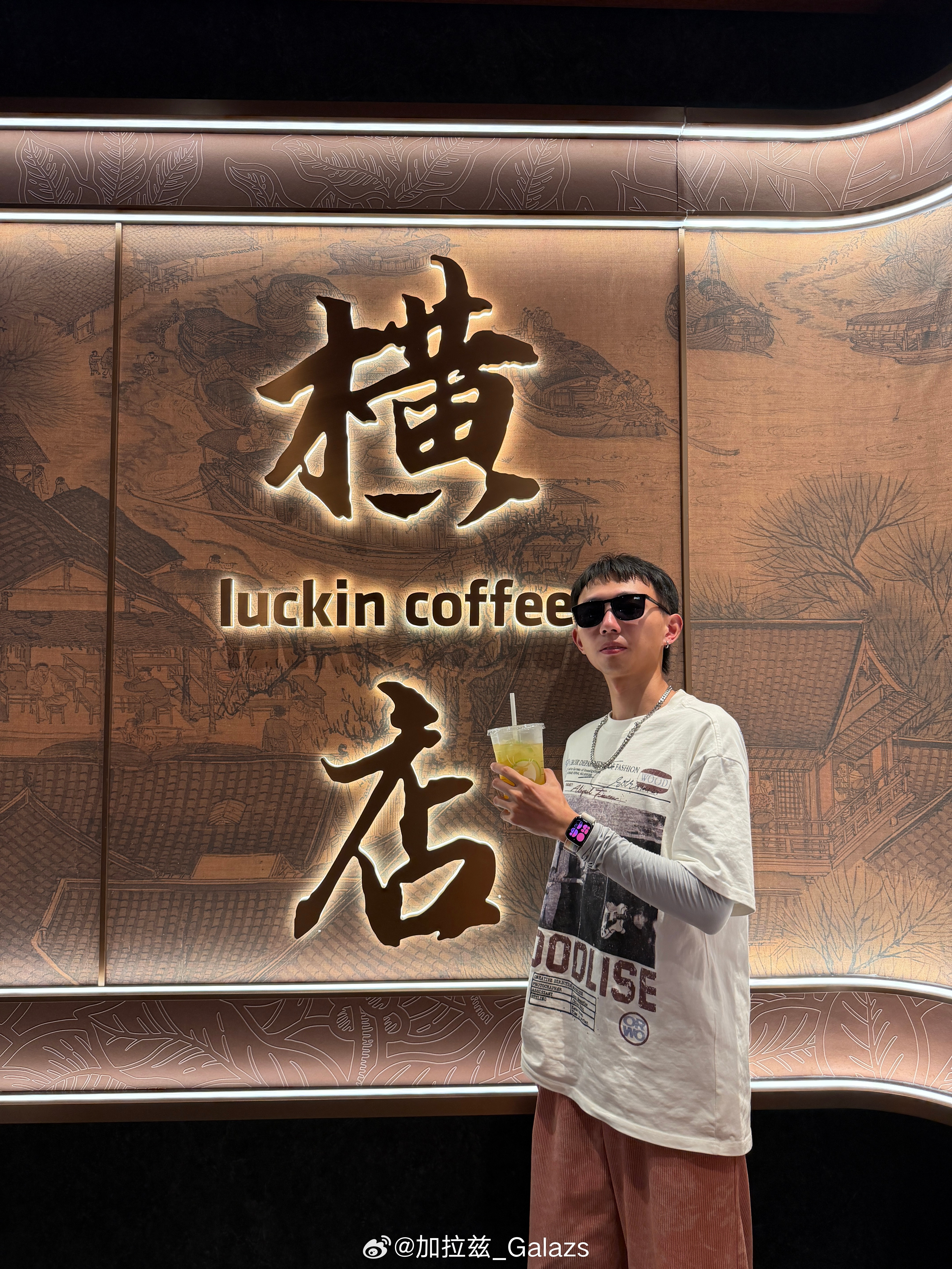 横店 来都来了 打个卡只不过一个明星也没见到[流鼻血] ​​​