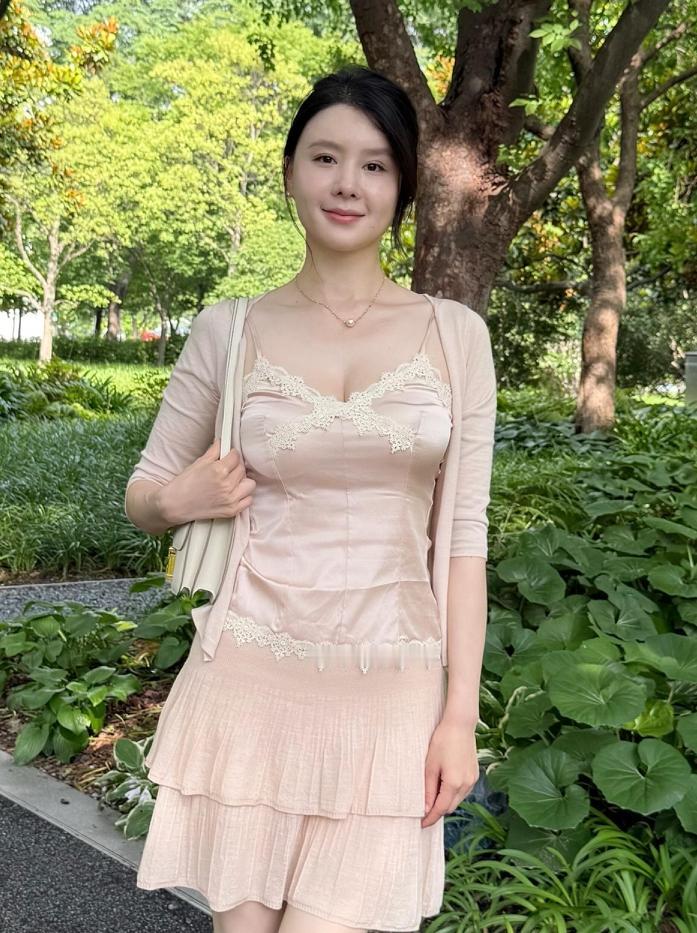最近在追日剧
喜欢上了温柔甜美偏日系的穿搭风格
谁说30+就不能穿粉色了？

今